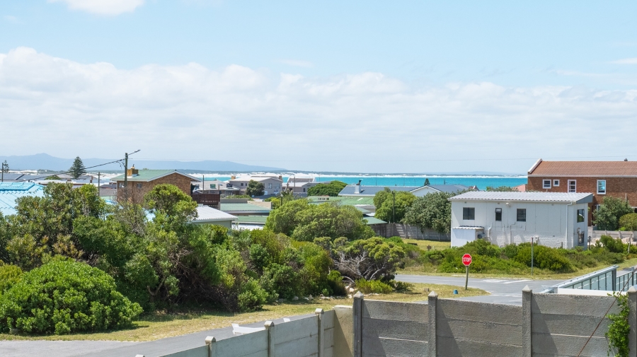 4 Bedroom Property for Sale in Struisbaai Western Cape